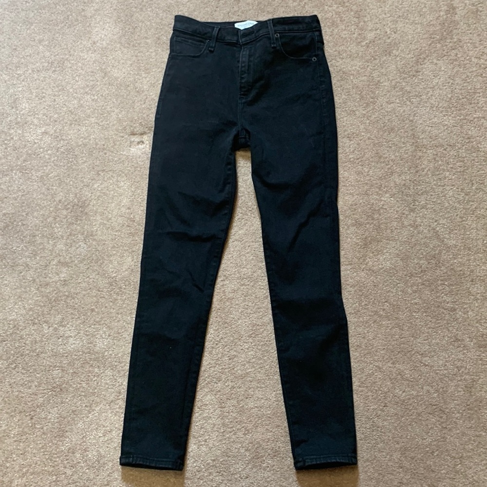 Abercrombie and Fitch “The Super Skinny” high rise - 27/4R - USED AND WORN BLACK